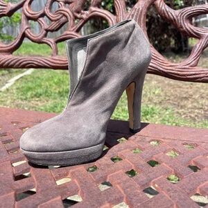 Via Spiga Suede Leather Platform Closed Toe Slip On Heels